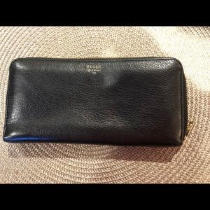 Fossil black leather wallet -used